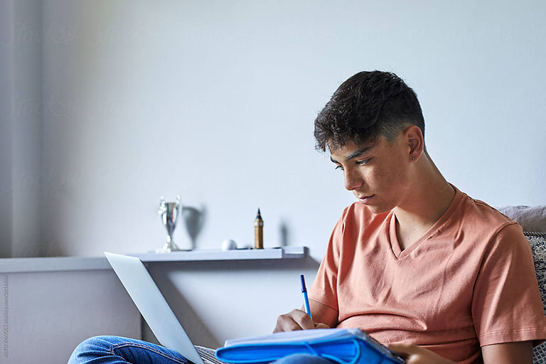 Các Tình Huống Phổ Biến Khi Mơ Thấy Điểm Kém